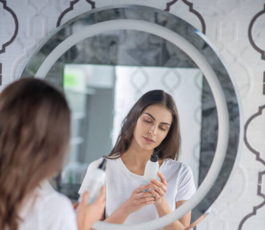 Is It Bad To Use Hairspray Every Day? Is It Bad To Use Hairspray Every Day